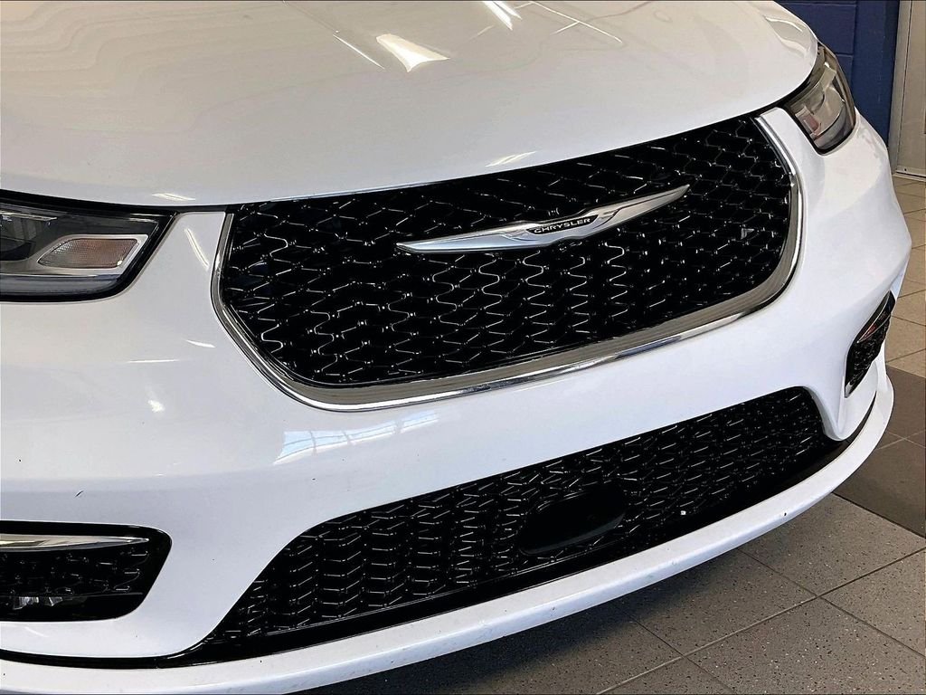 Used 2023 White Chrysler Touring L image 31