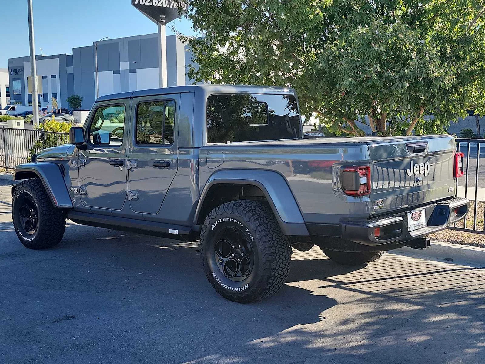 Used 2021 Sting-Gray Clearcoat Jeep Overland image 6