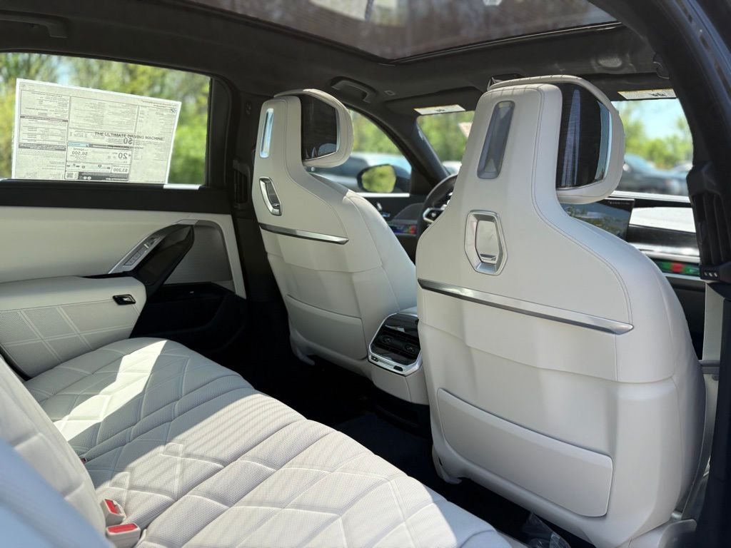 New 2025 Dravit Grey Metallic BMW 760i xDrive image 22