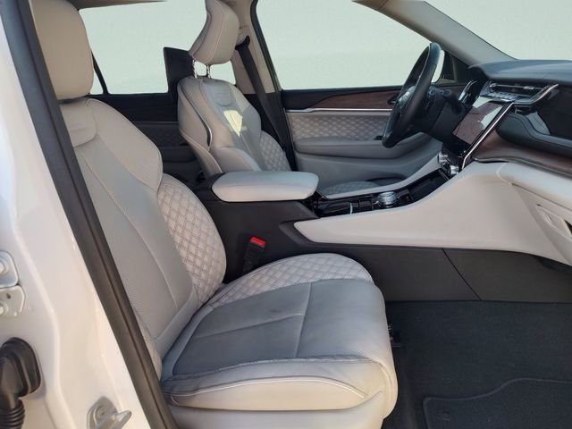 Used 2023 White Jeep Summit image 27