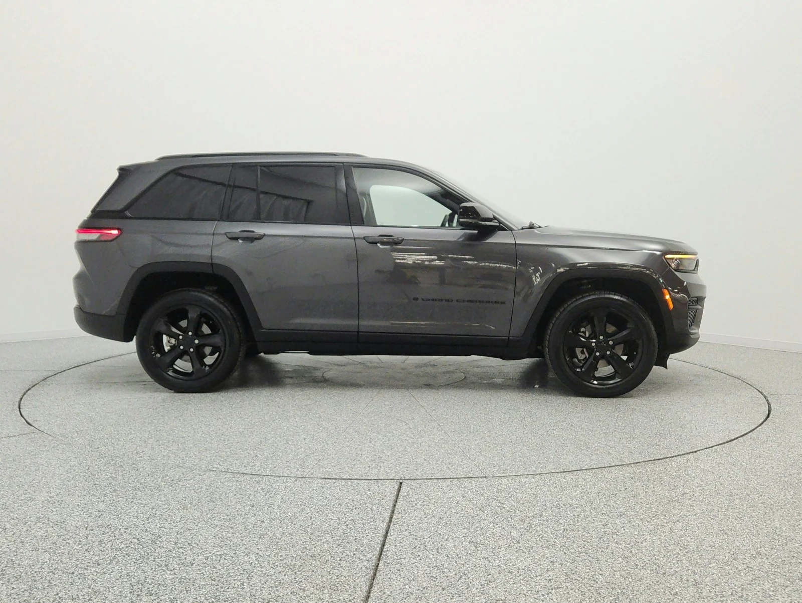 Used 2023 Baltic Gray Metallic Clearcoat Jeep Laredo X image 4