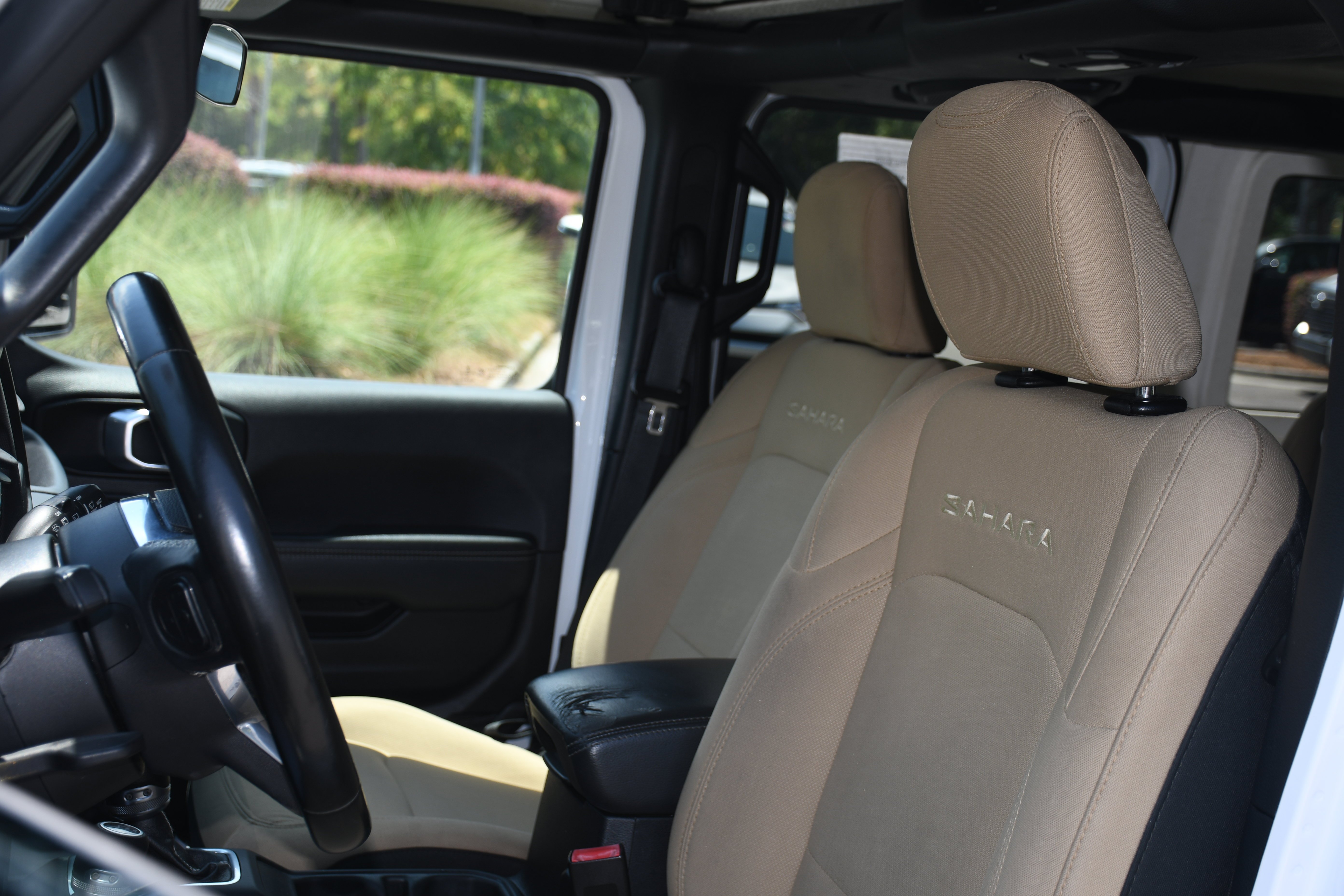 Used 2021 White Jeep Unlimited Sahara image 10