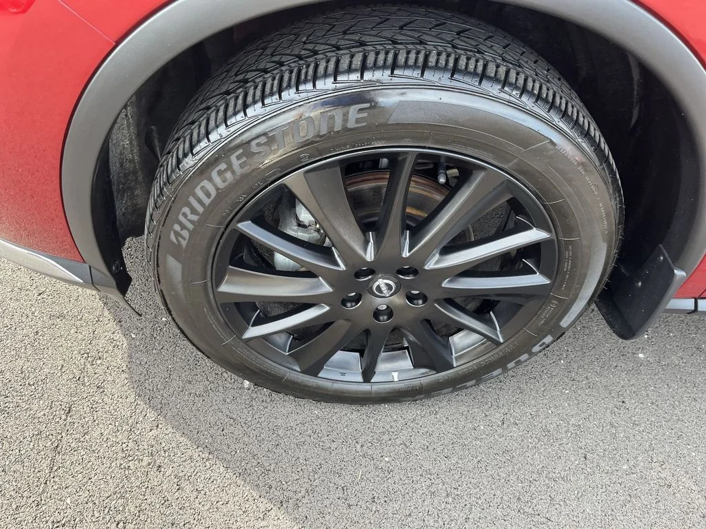 Used 2023 Red Nissan Platinum image 10