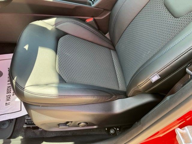 New 2026 Red Hot Pearlcoat Jeep Latitude Altitude image 10