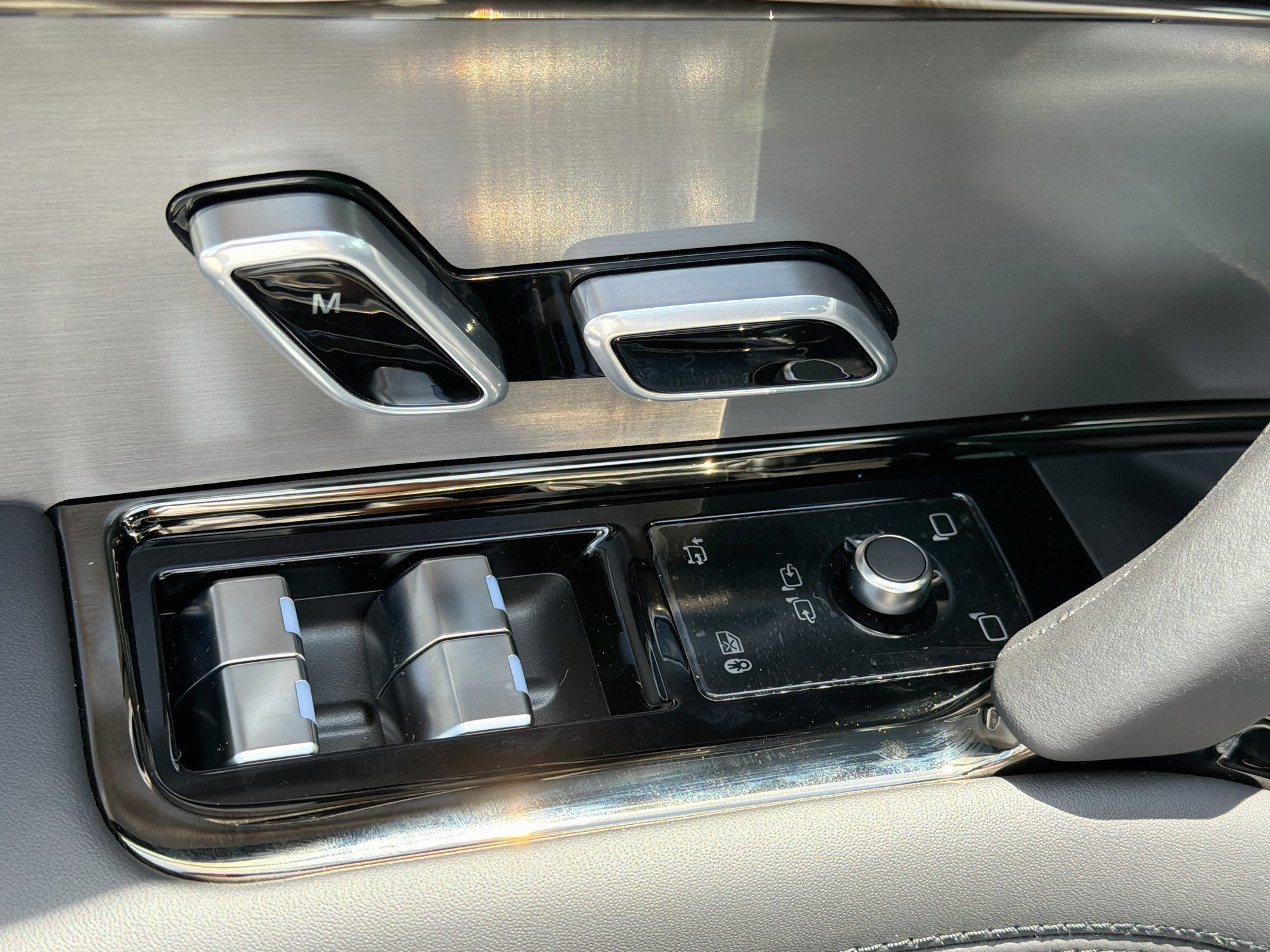 New 2027 Borasco Grey LAND ROVER  image 24