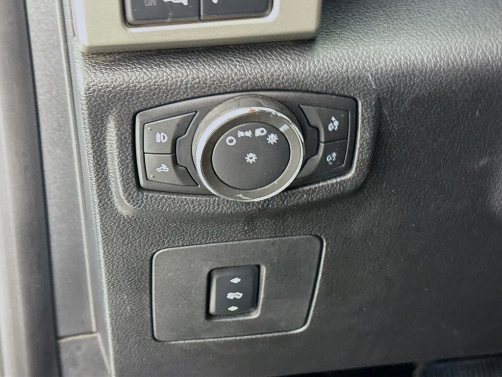 Used 2016 Silver Ford Lariat image 11