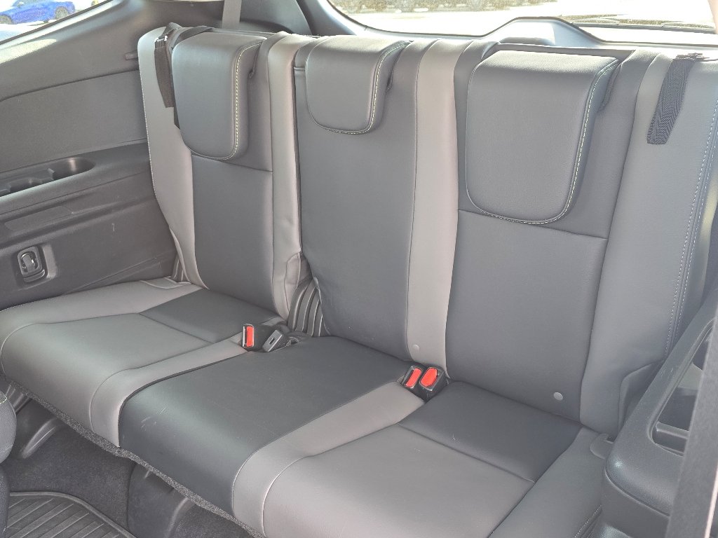 Used 2023 Crystal White Pearl Subaru Onyx Edition image 33