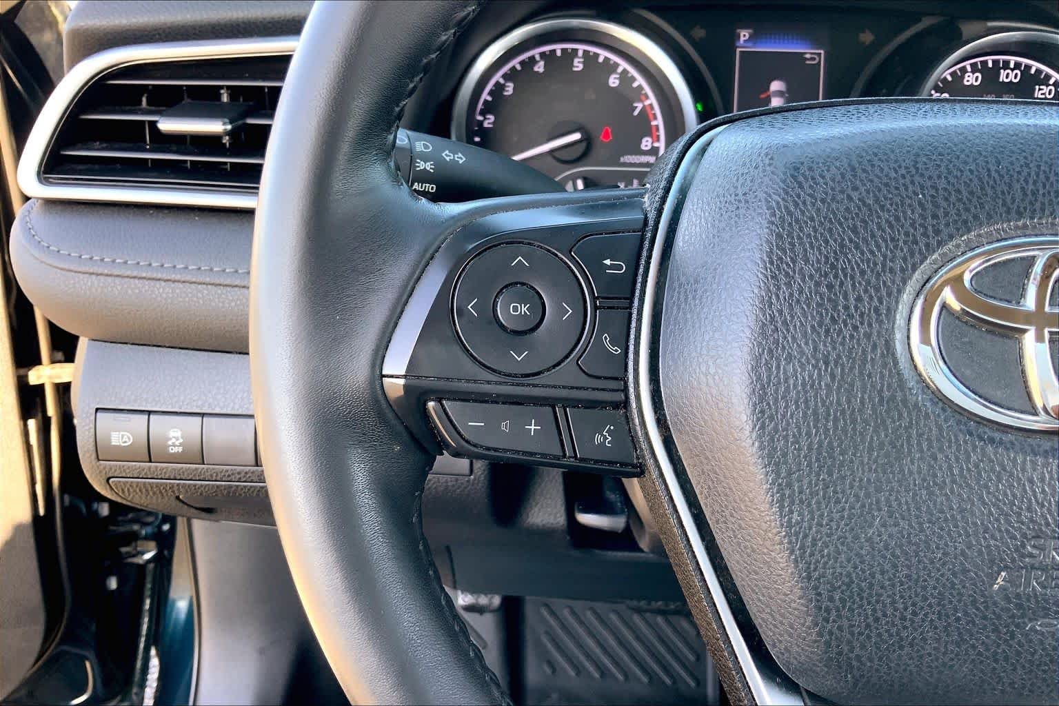 Used 2018 Galactic Aqua Mica Toyota SE image 23