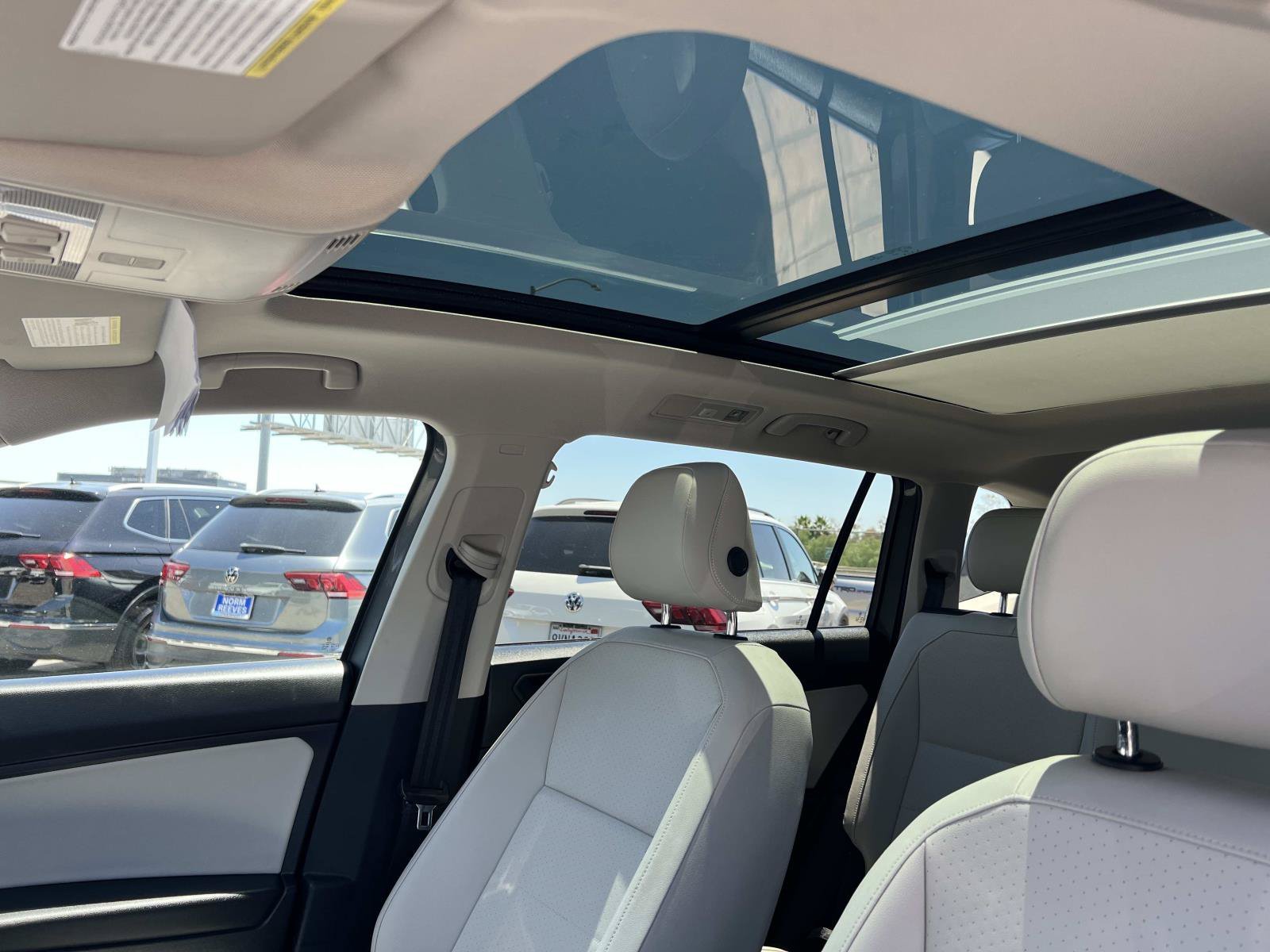 Used 2019 Platinum Gray Metallic Volkswagen SE image 19