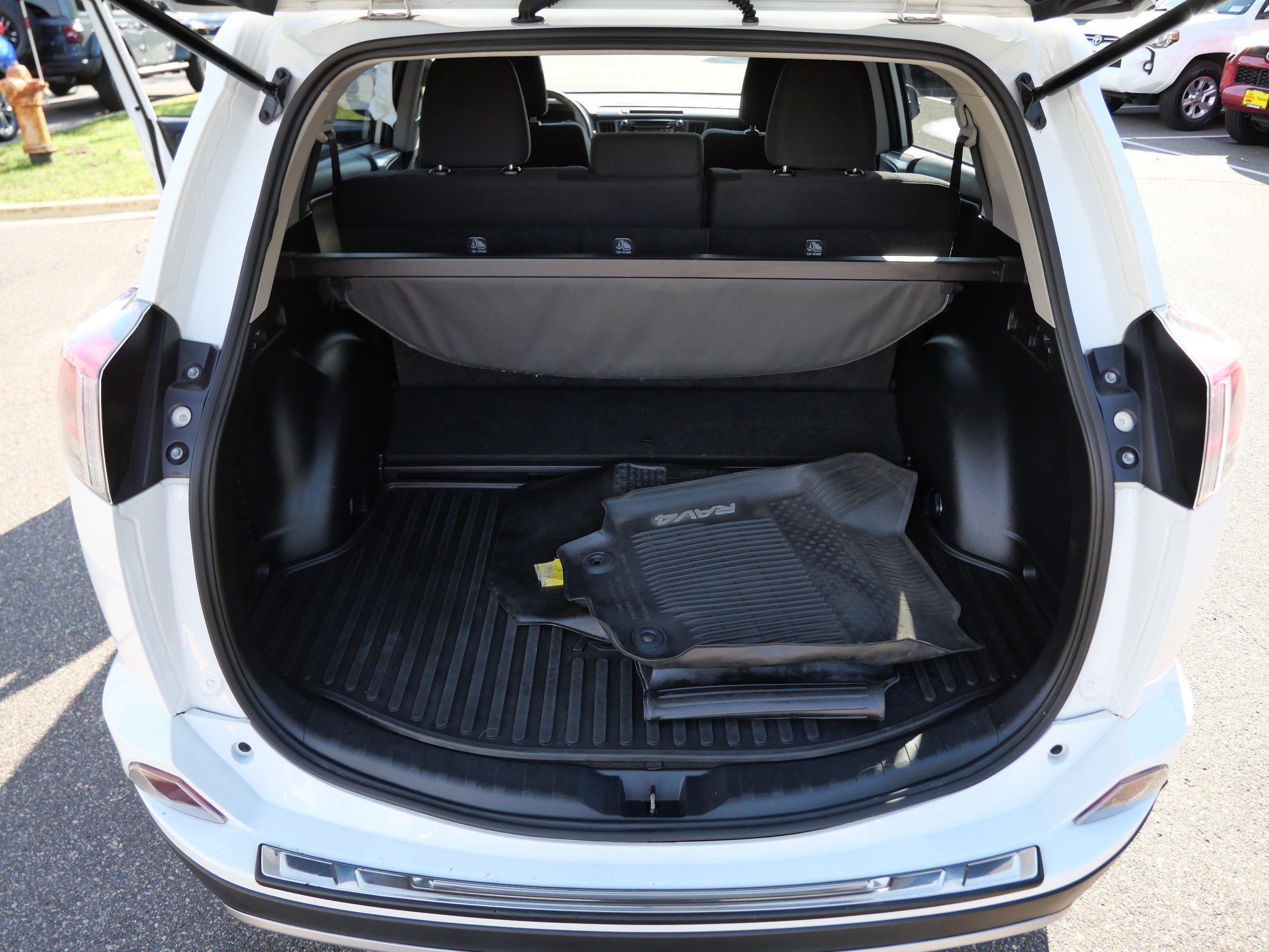 Certified Used 2018 Super White Toyota Hybrid XLE image 18