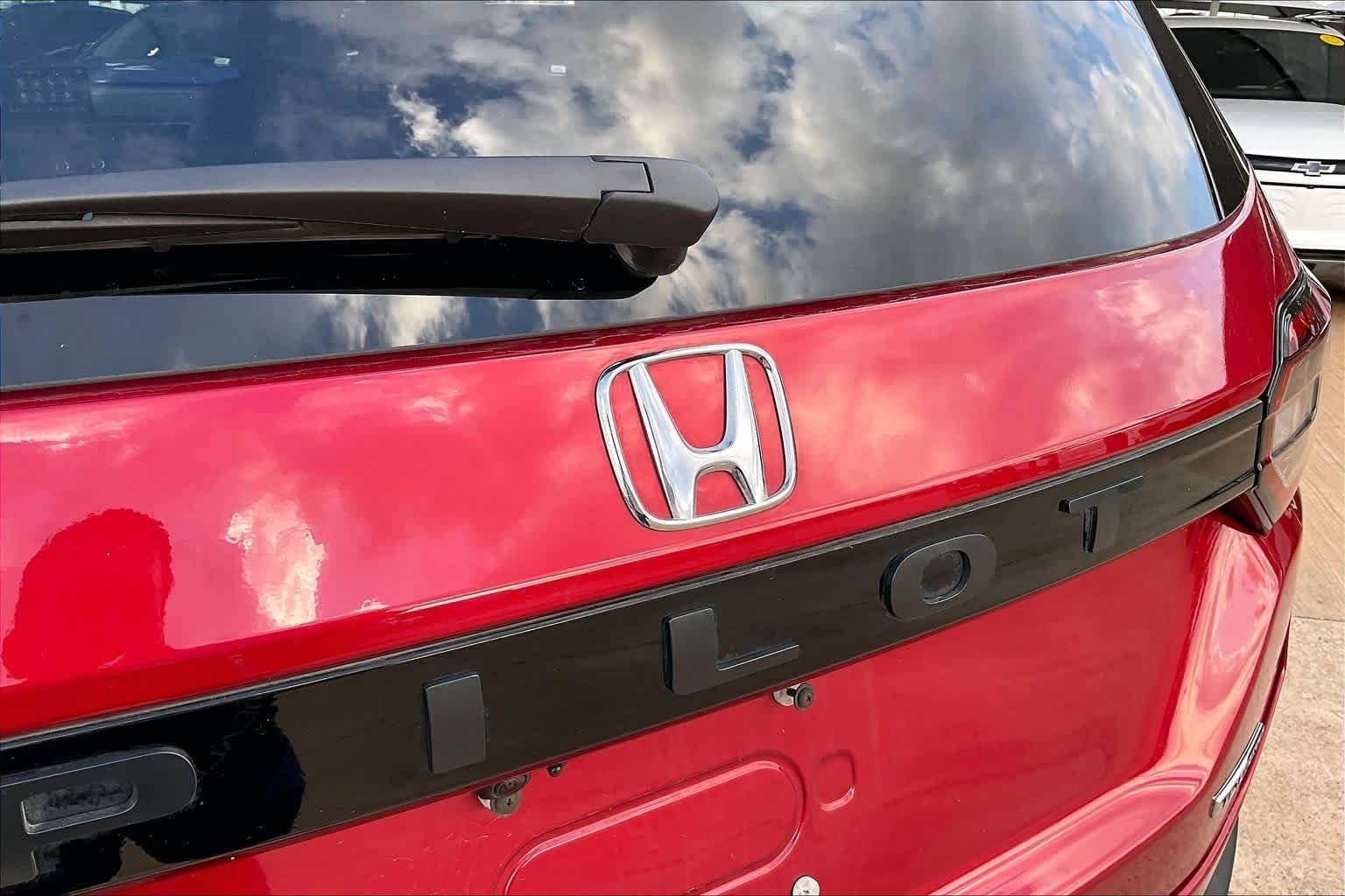 Used 2025 Radiant Red Metallic II Honda Touring image 30