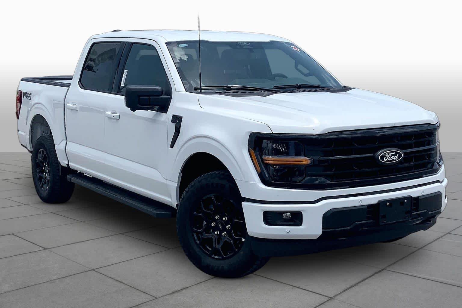 New 2026 Oxford White Ford XLT image 2