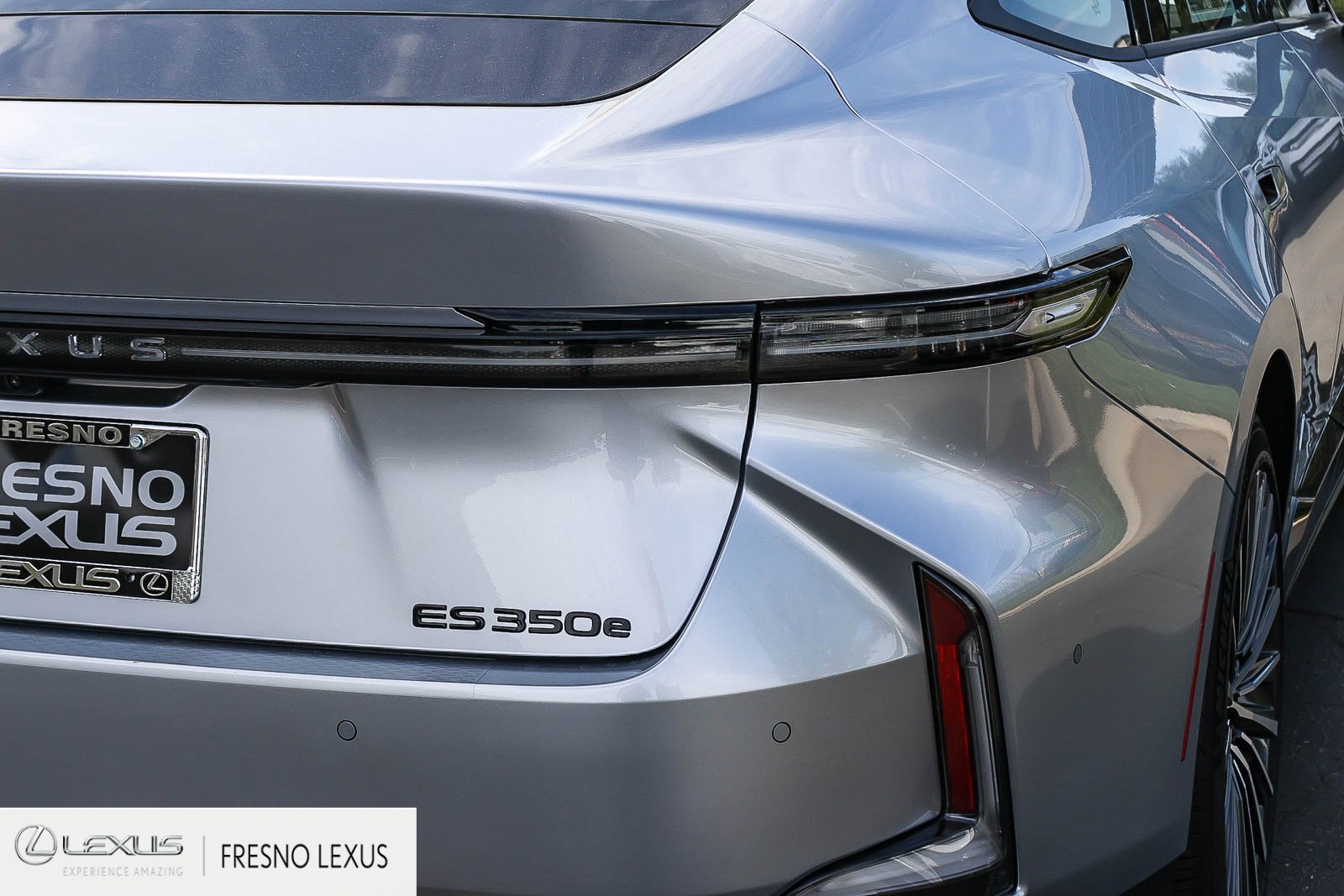 New 2026 Iridium Lexus ES 350e LUXURY image 7