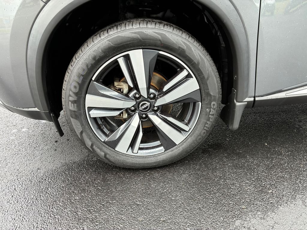 Used 2022 Gray Nissan SL image 7