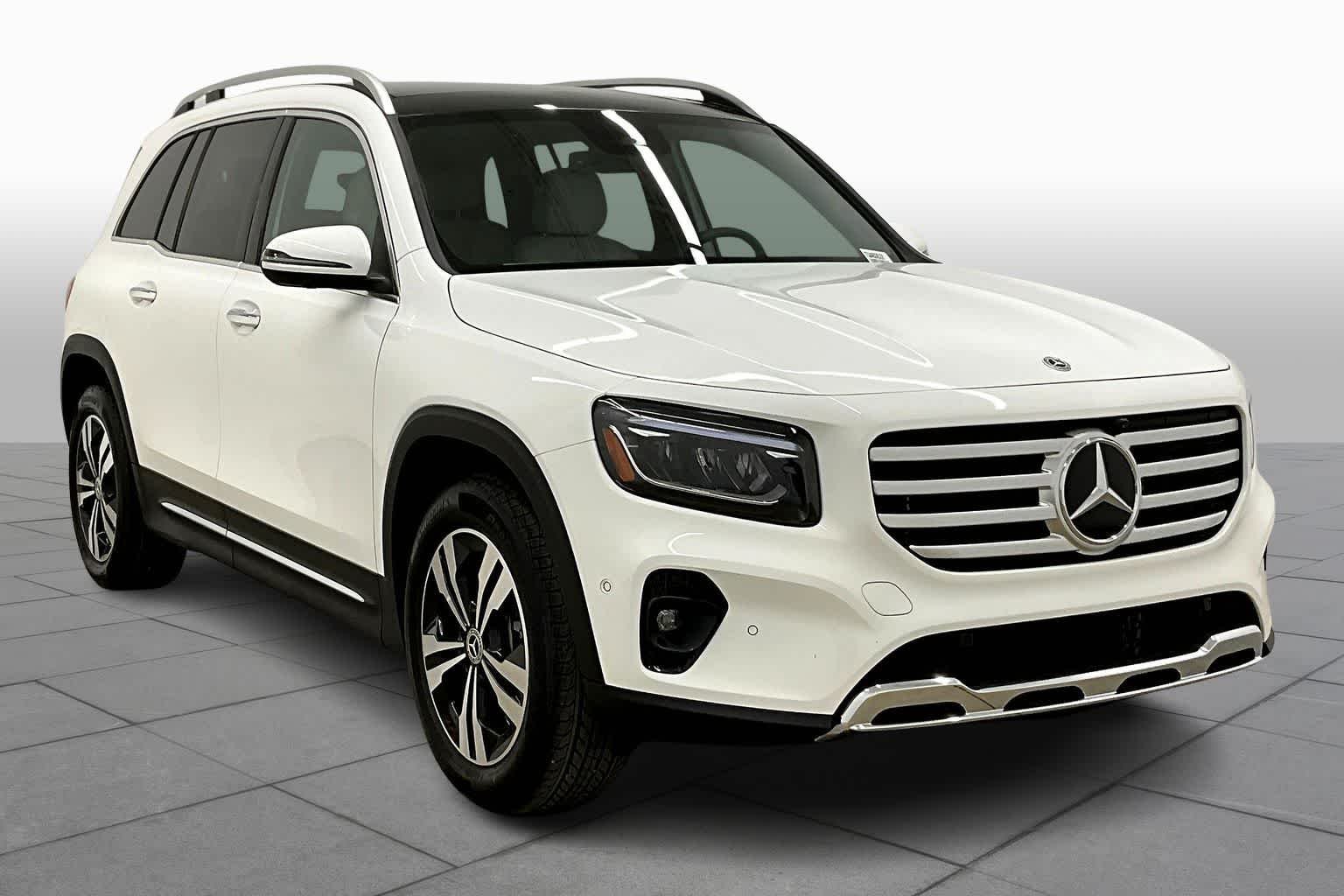 New 2026 Polar White Mercedes-Benz GLB 250 image 2