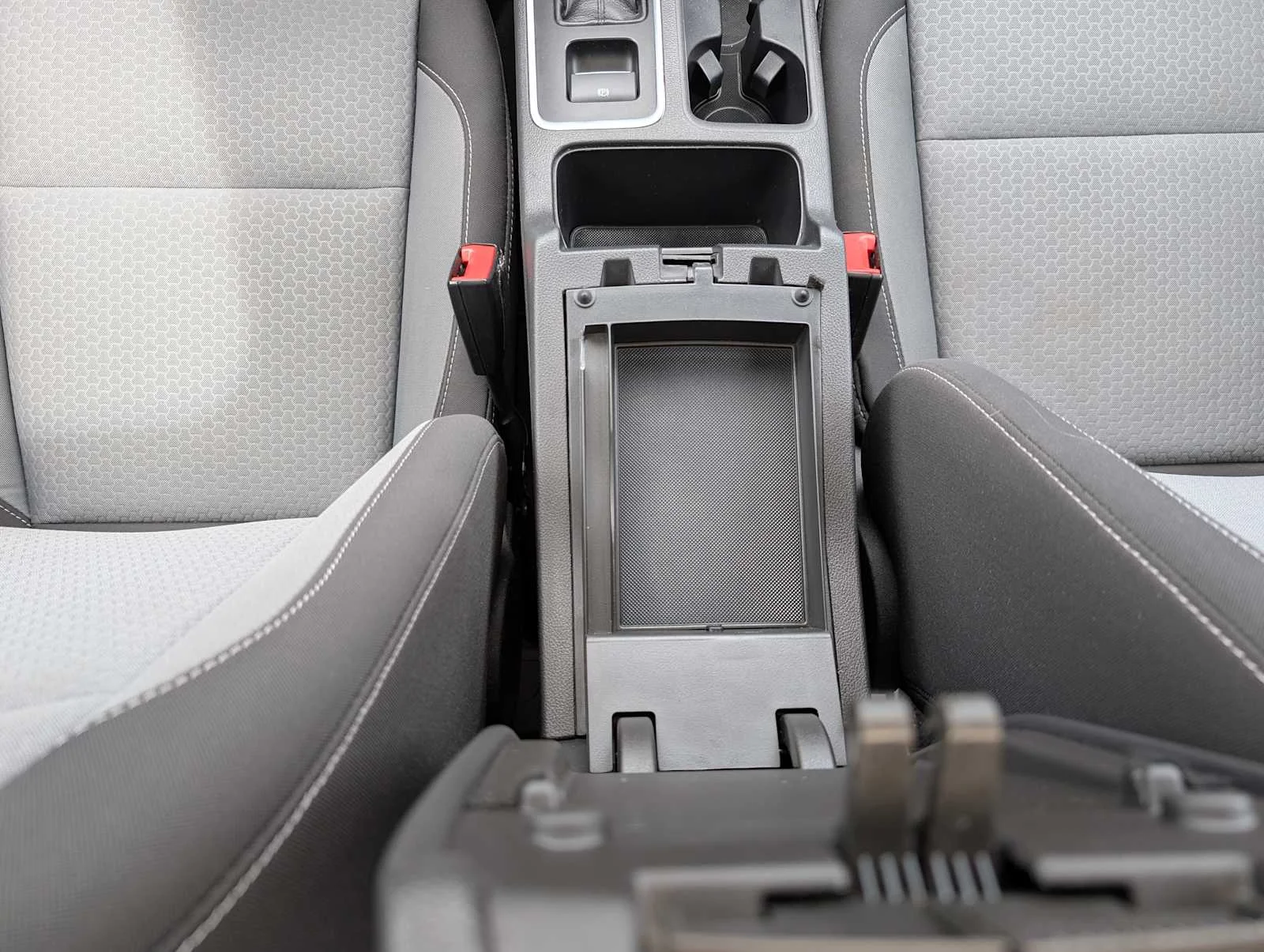 Used 2018 Shadow Black Ford SE image 20