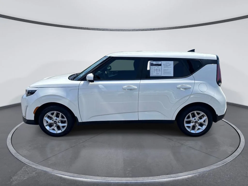 Used 2023 White Kia LX image 4