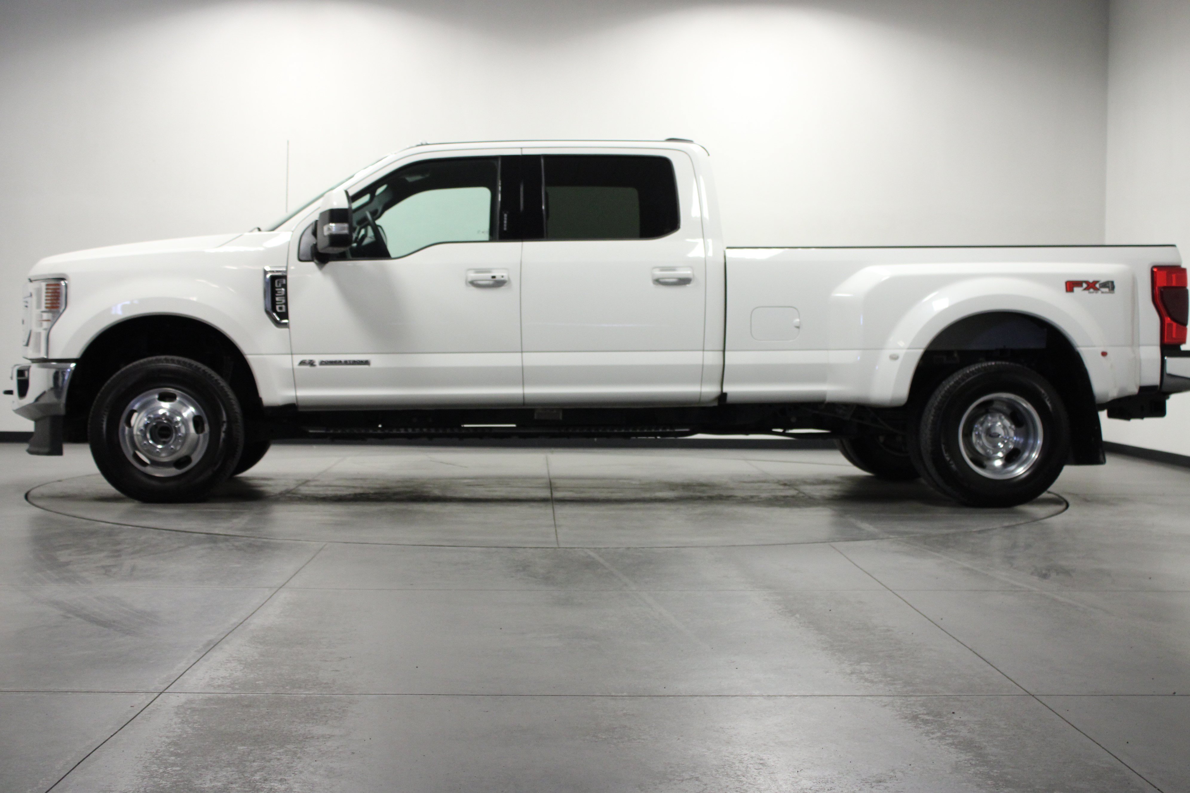 Used 2022 White Metallic Ford Lariat image 7