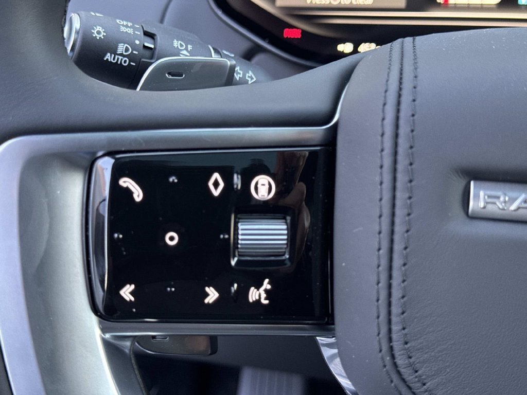 New 2027 Fuji White LAND ROVER  image 32