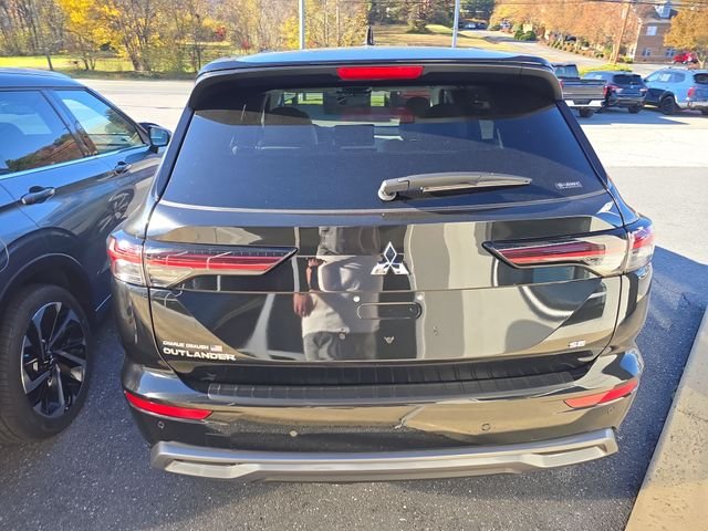 Used 2025 Black Mitsubishi SE image 4