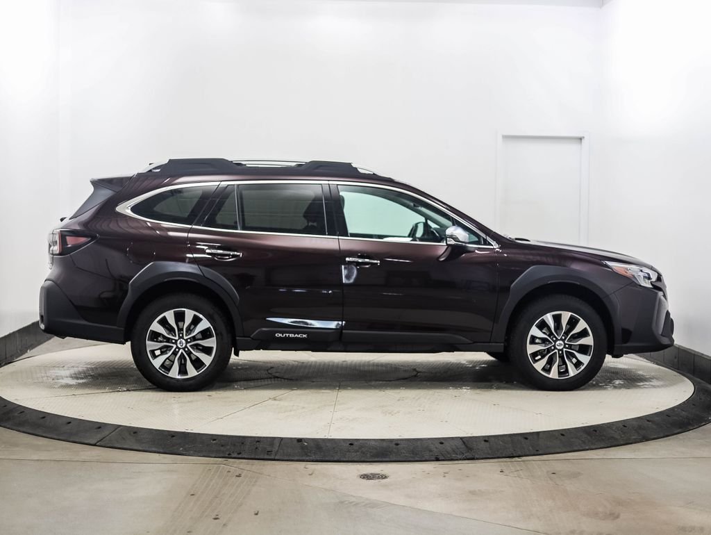 Used 2023  Subaru  image 6