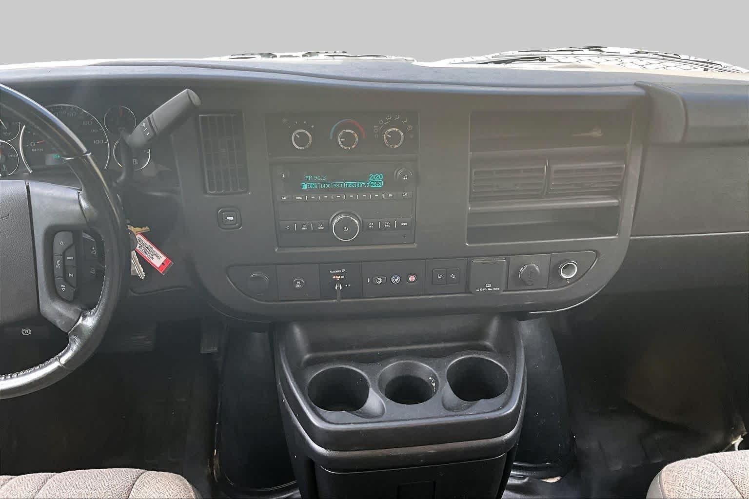 Used 2021 Summit White Chevrolet  image 7