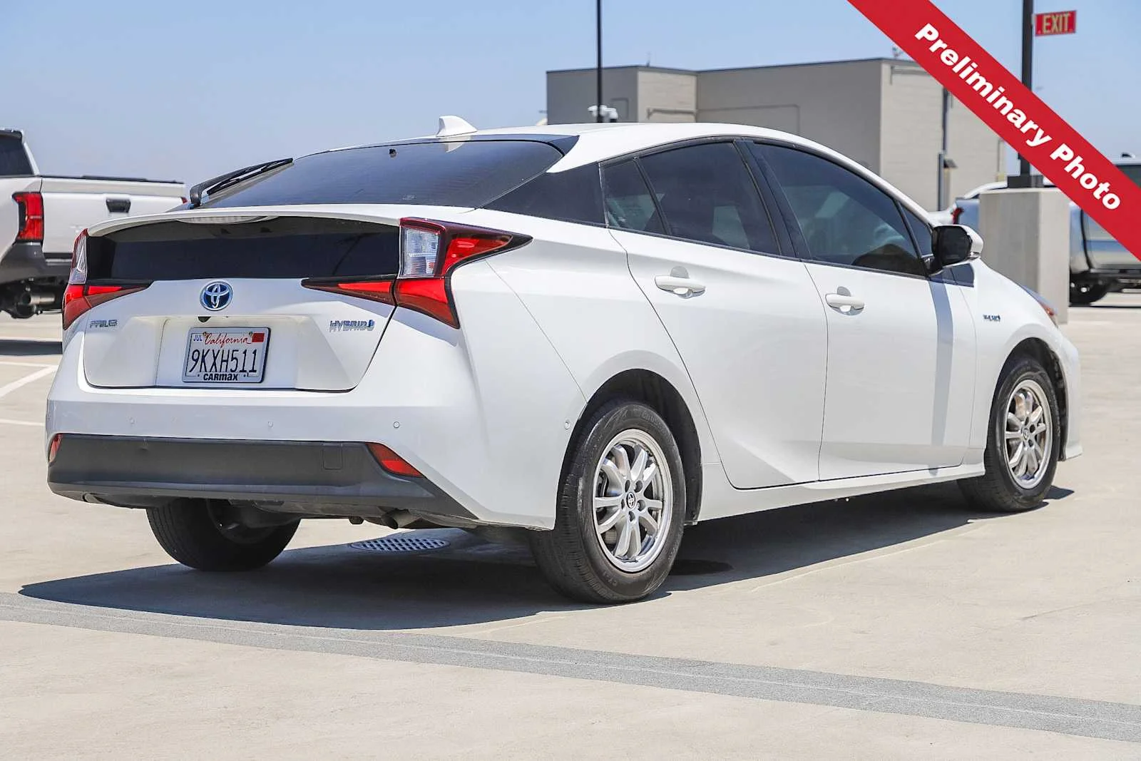 Used 2020 Super White Toyota LE image 6