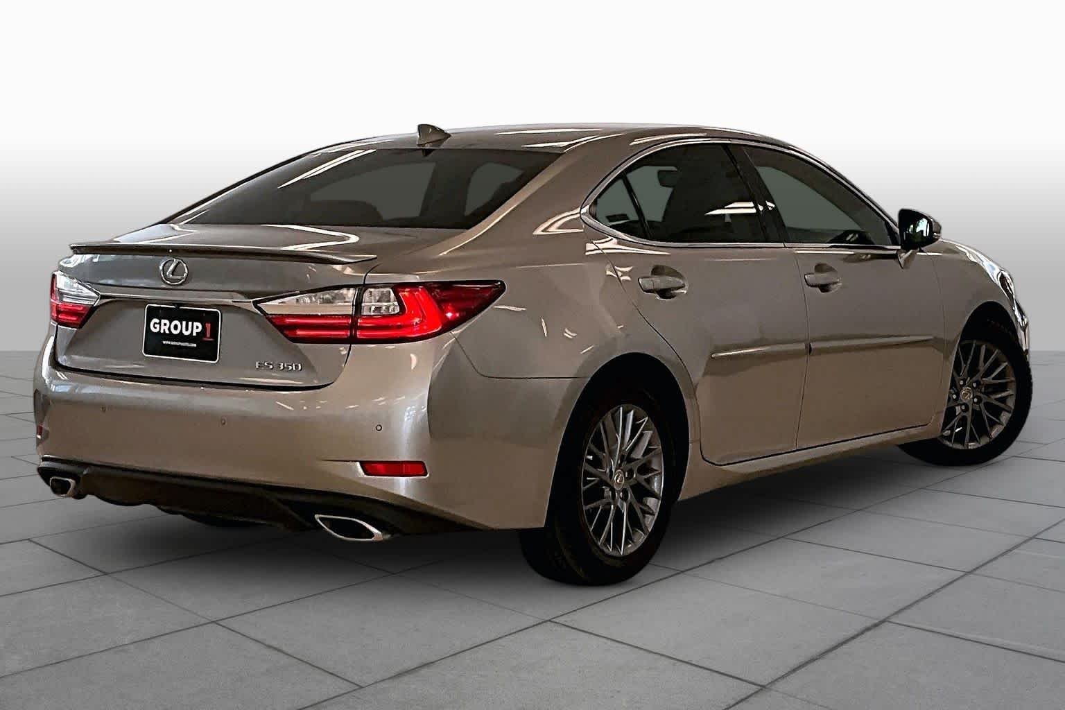 Used 2018 Atomic Silver Lexus  image 11