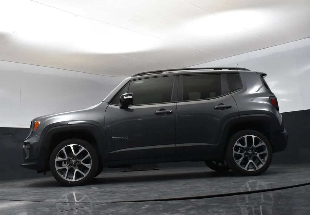 Used 2022 Gray Jeep Limited image 27