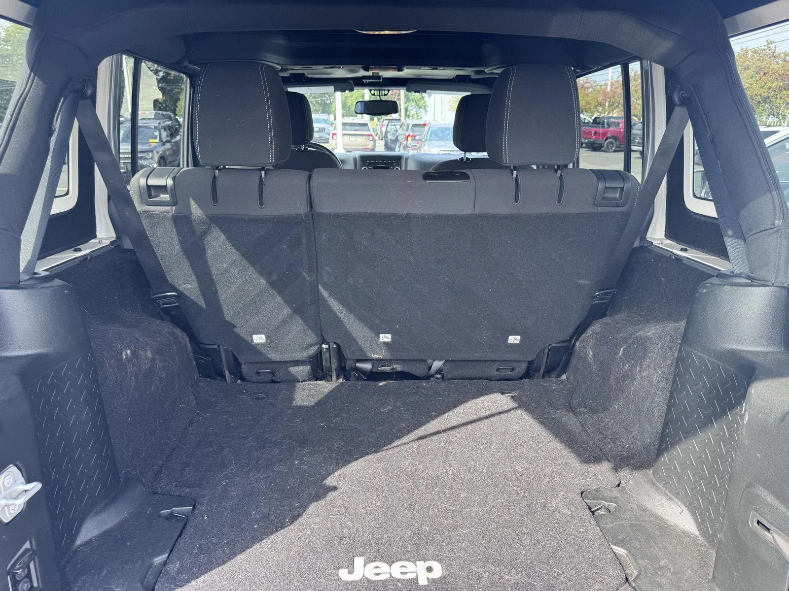 Used 2017 Billet Silver Metallic Clearcoat Jeep Sahara image 7
