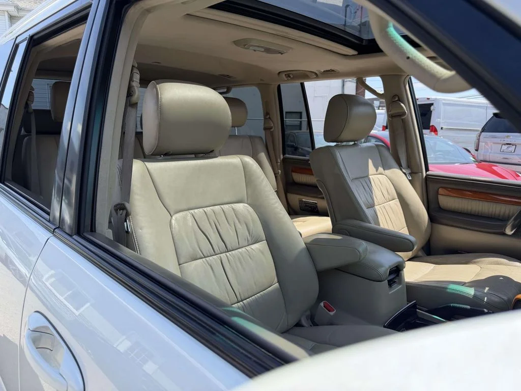 Used 2004 White Lexus 470 image 12