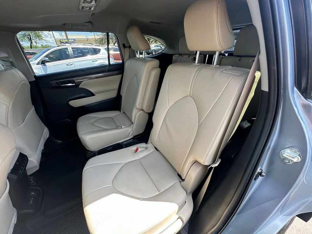 Used 2023  Toyota Limited image 17