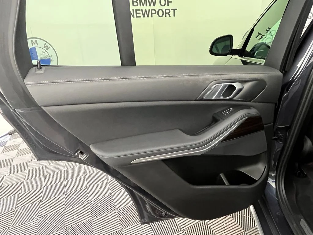 Used 2020 Gray BMW xDrive40i image 27