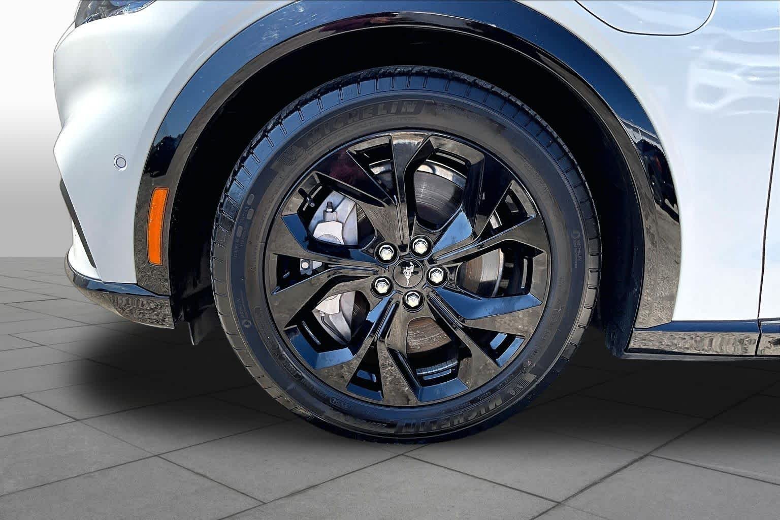 Used 2023 Star White Metallic Tri-Coat Ford Premium image 10