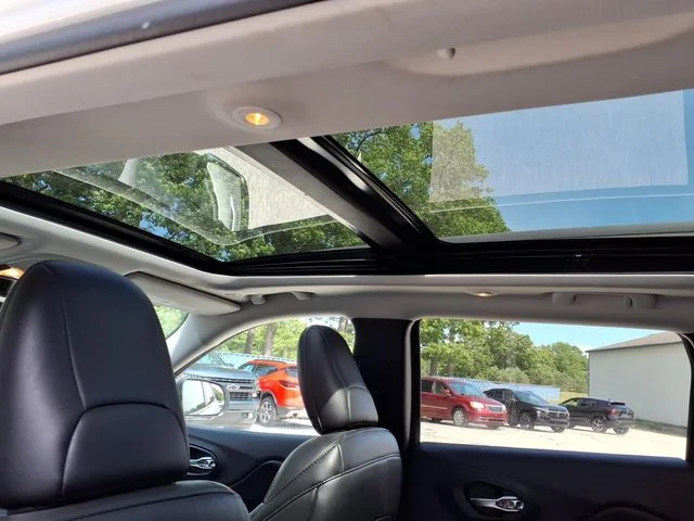 Used 2019 White Jeep Trailhawk image 8