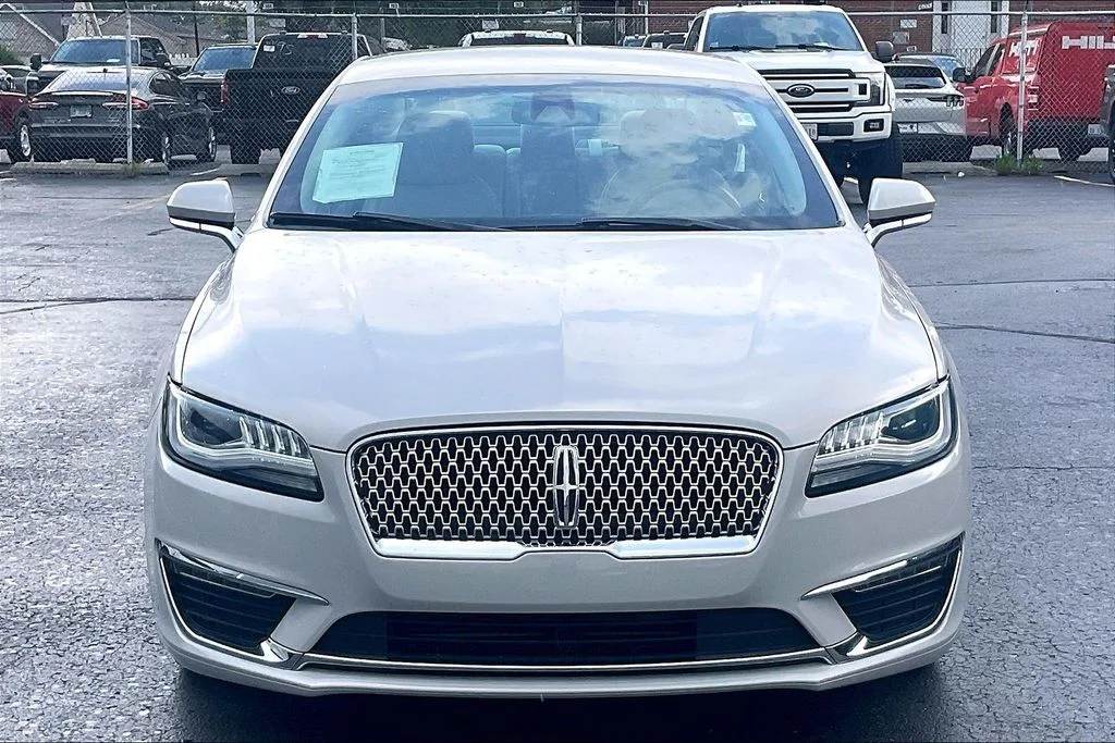 Used 2019 White Lincoln Standard image 2