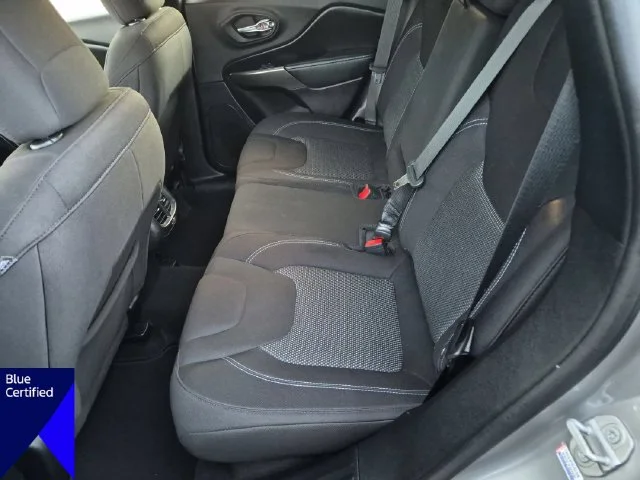 Used 2020 Silver Jeep Latitude image 28