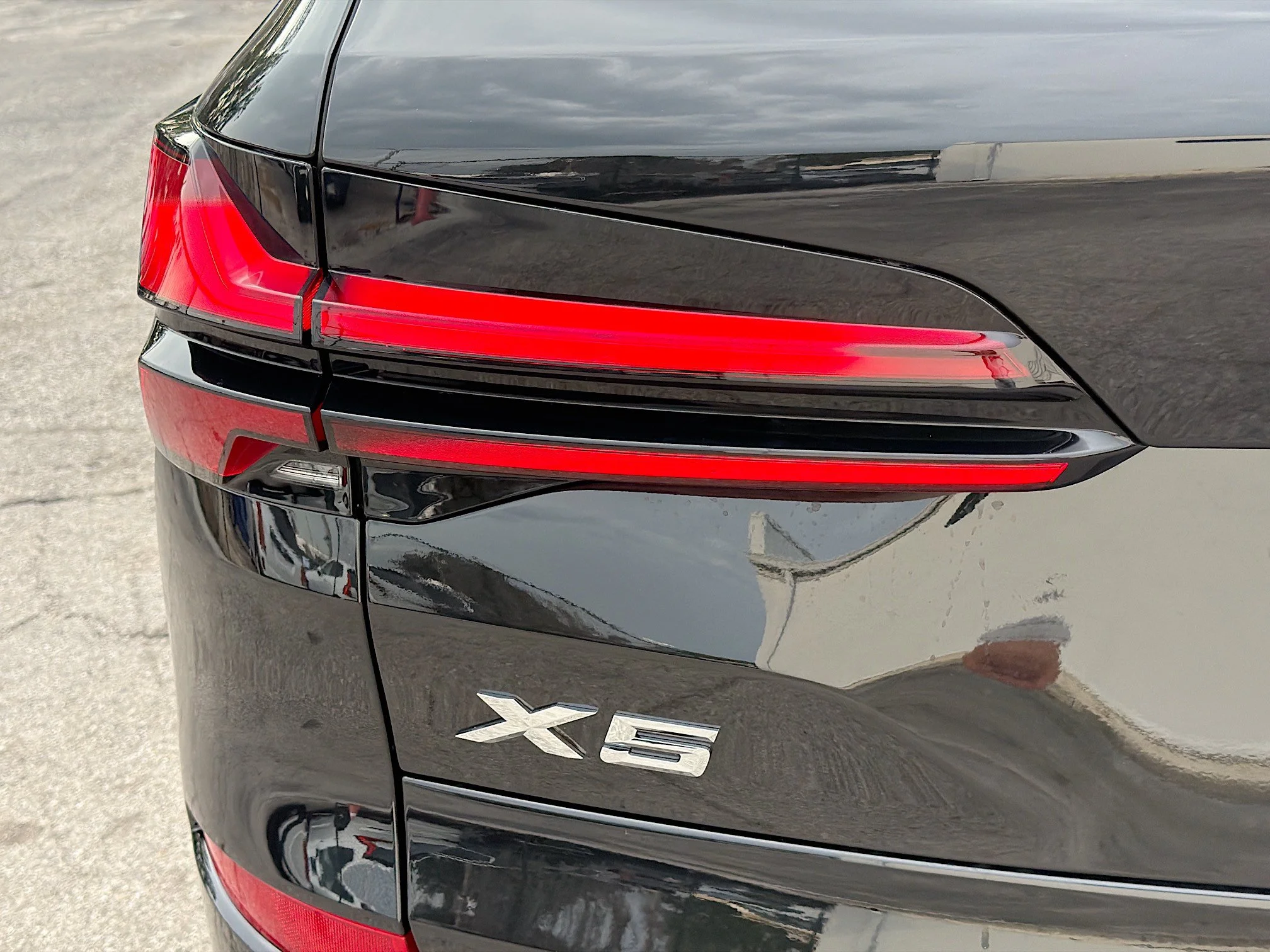 New 2026 Black Sapphire Metallic BMW xDrive40i image 10