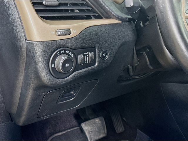 Used 2016 Gray Jeep Latitude image 10
