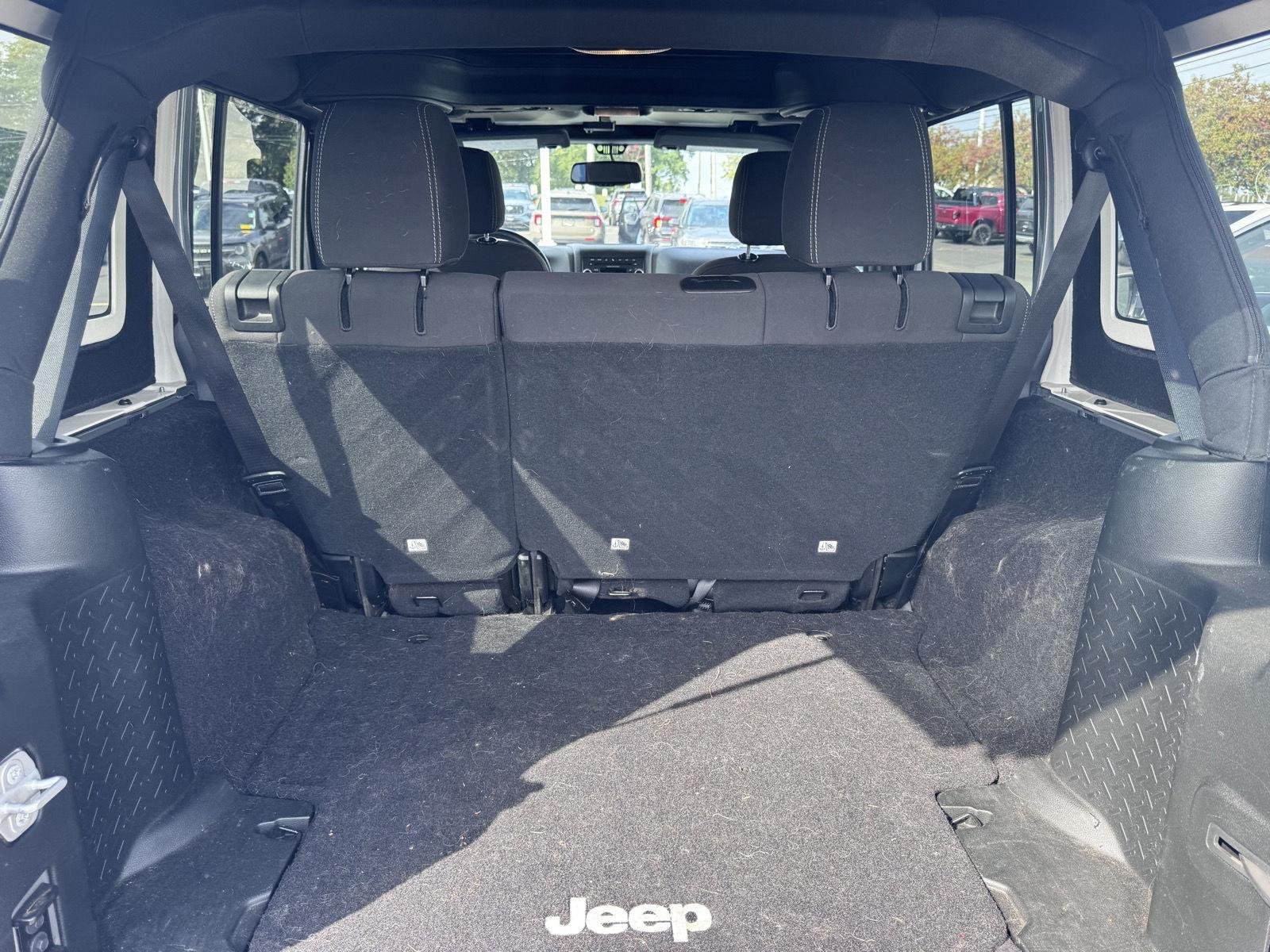 Used 2017 Billet Silver Metallic Clearcoat Jeep Sahara image 7
