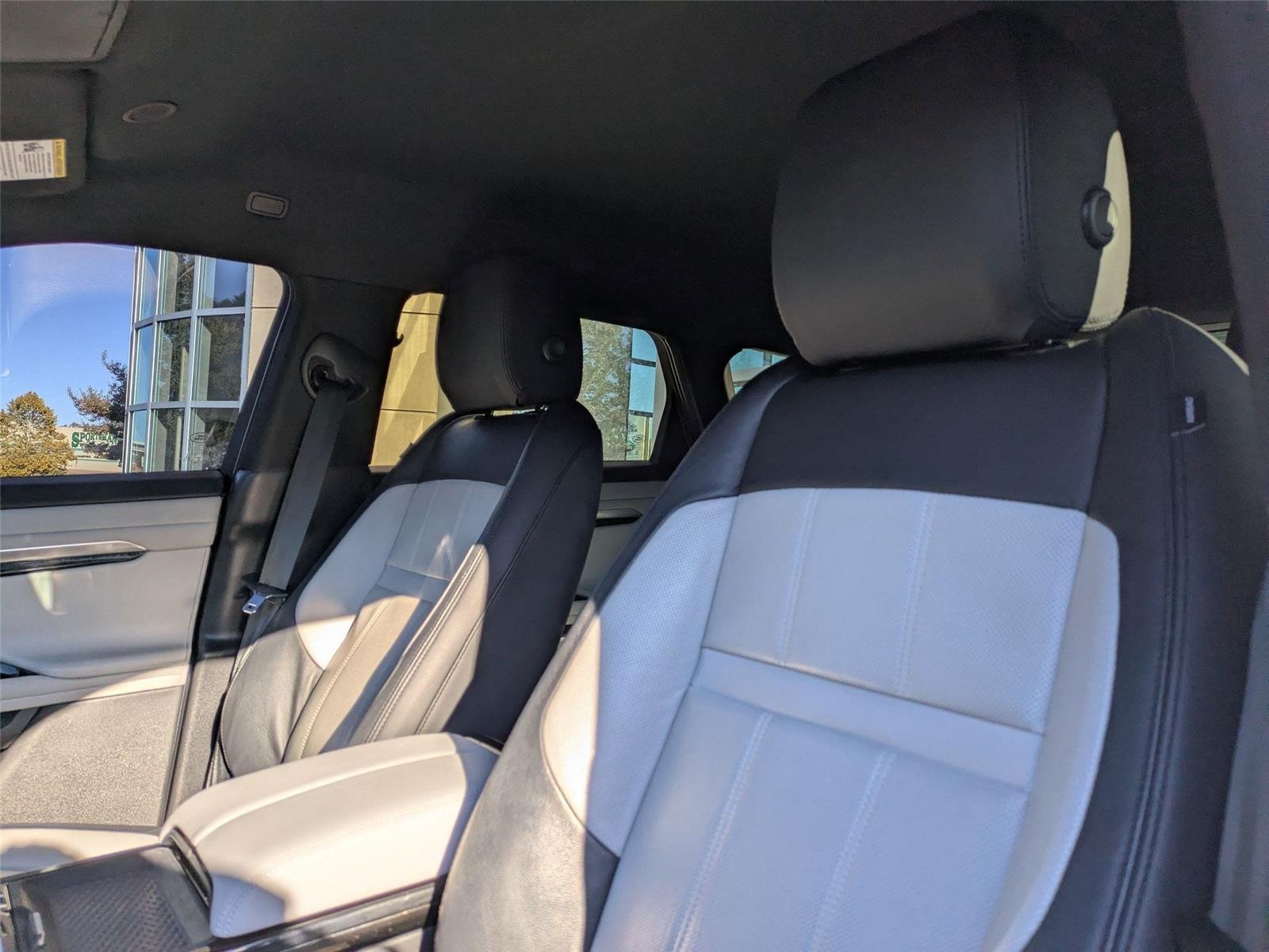 Used 2022 Nolita Grey Metallic Land Rover R-Dynamic S image 14