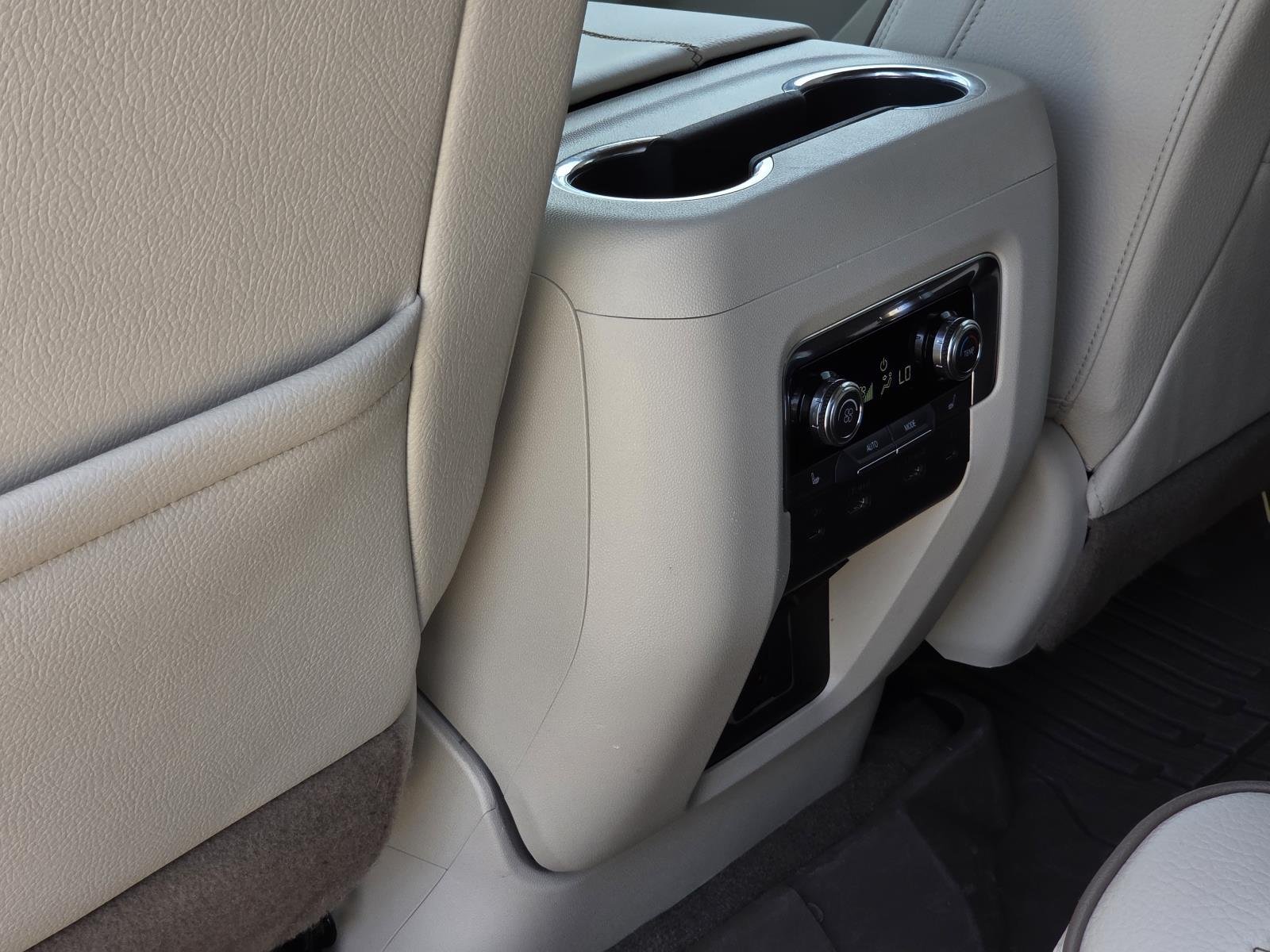 Used 2025 White Frost Tricoat GMC Denali image 38