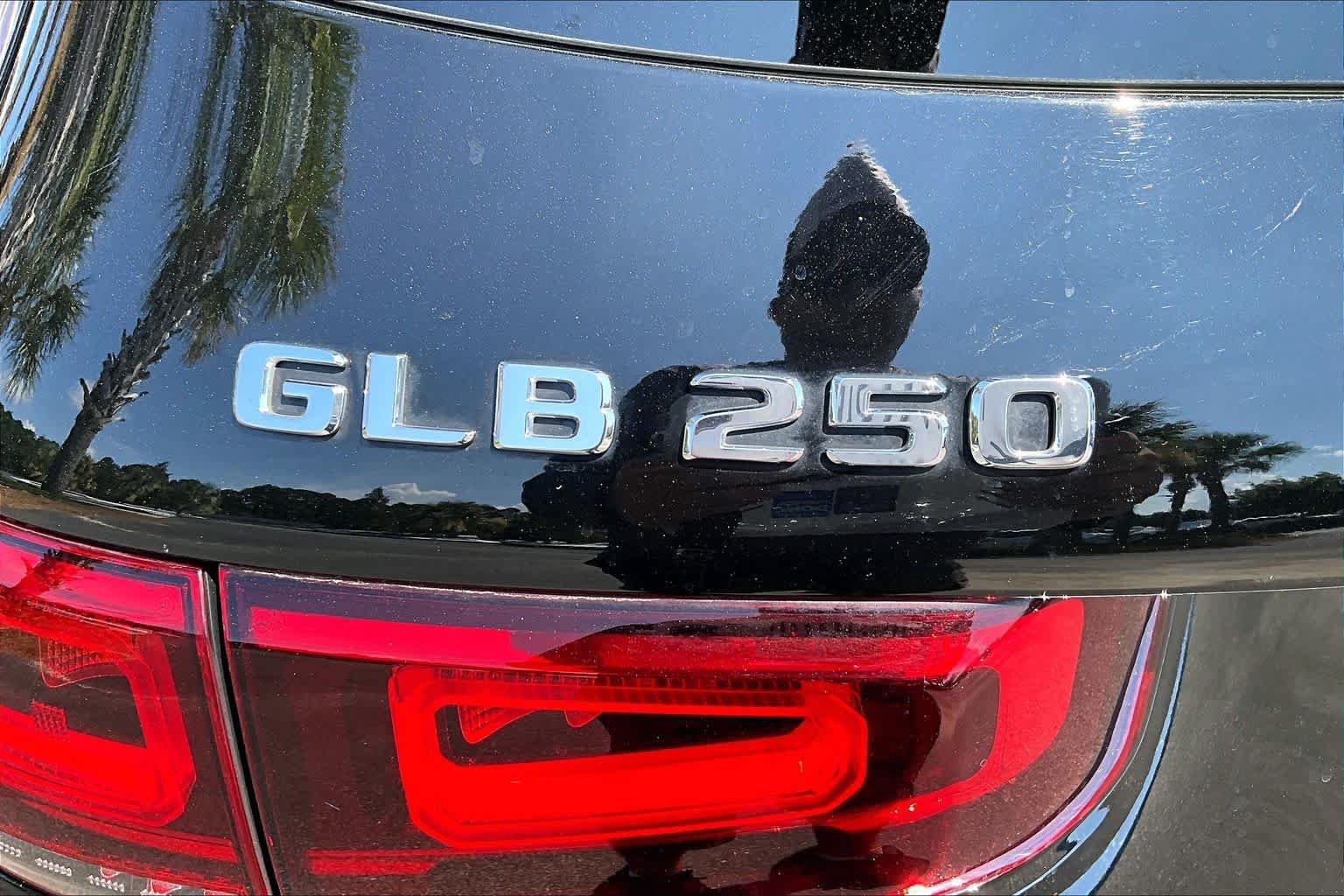 Used 2023 Night Black Mercedes-Benz GLB 250 image 31