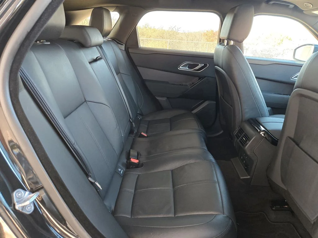 Used 2025  Land Rover Dynamic SE image 29