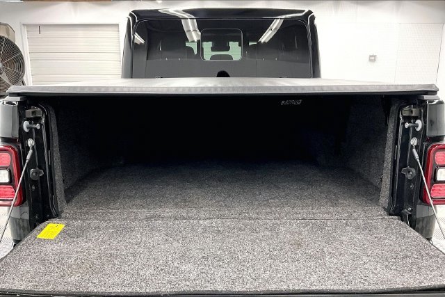 Used 2021 Black Clearcoat Jeep High Altitude image 33