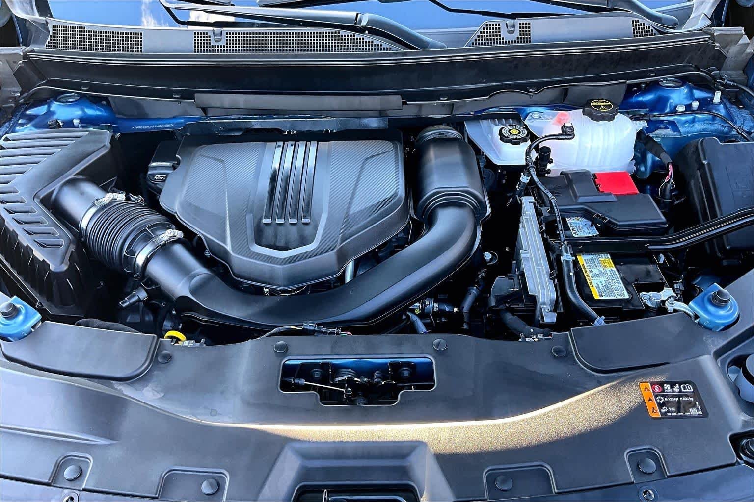 Used 2025 Lakeshore Blue Metallic Chevrolet AWD LT image 31