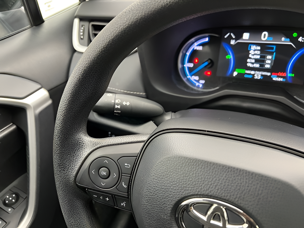 Used 2025 Silver Sky Metallic Toyota XLE image 18