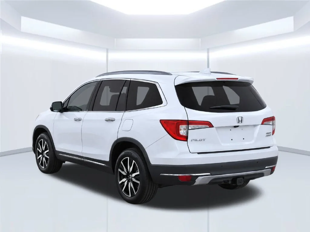 Certified Used 2021 White Honda Touring image 5