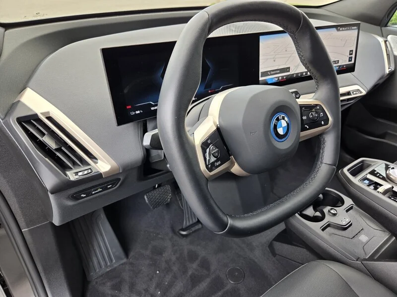 Used 2024 White Metallic BMW M60 SPORTS ACTIVITY VEHICLE image 10