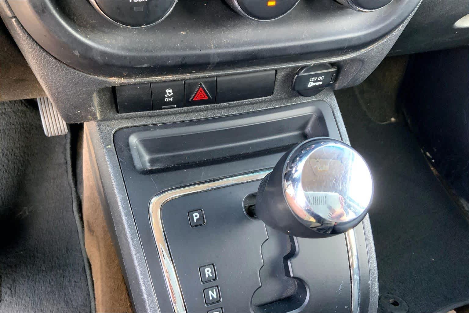 Used 2014 True Blue Pearlcoat Jeep Sport image 35